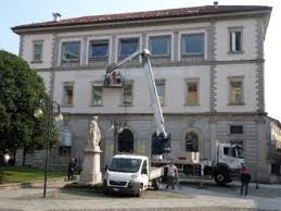 Rimossa L Insegna Della Popolare Di Intra Dalla Sede Centrale Un Giorno Triste Per La Citta Rassegna Fotografica Verbania Milleventi