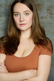 Sarah Dennis's Instagram, Twitter & Facebook