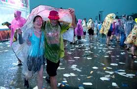 Het festival werd op maandag tussen 19.30 uur en 20.30 uur getroffen door zware windstoten en buien. Het Grote Pinkpop Abc Van Aardbeving Tot Zweetplekken Het Parool