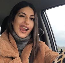 Il caso di maria laura e granese è stato affrontato anche la settimana scorsa a live non è la d'urso. Chi E La Fidanzata Di Paolo Brosio Modella Giovanissima Rapporti Religiosi E Carnali