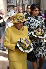 Princess Eugenie Accompanies Queen Elizabeth Ii To Pass Out Bags Of Money For Maundy Thursday Princess Eugenie Queen Elizabeth Her Majesty The Queen
