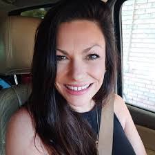 Edee Troncale's Instagram, Facebook & TikTok