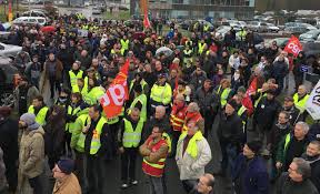 Free valet parking is available onsite. Chatellerault 700 Manifestants Hier Pour Defendre Les Fonderies