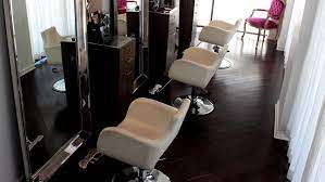 The average salary for a hair stylist is $10.81 per hour in englewood, nj. Kink