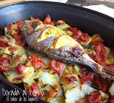 Hoy preparamos dorada al horno con patatas, una receta muy fácil, económica y saludable. Dorada Al Horno Doradas Al Horno Cocinar Pescado Pescado Al Horno