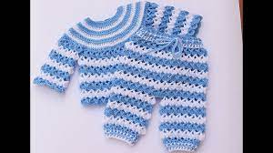 Cómo tejer zapatitos para bebés en dos agujas o palitos con lana y detalles en hilo. Pin Em Crochet Pour Bebe