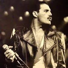 In 1964, he and his family flew to england. Freddie Mercury Freddiemcrcury Twitter
