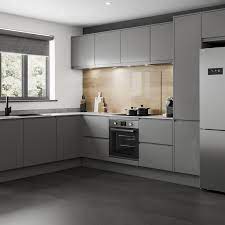 Our howdens pure slate effect laminate worktop is a great place to start if you're looking for slate effect kitchen countertop ideas or laminate kitchen worktop ideas. Clerkenwell Super Matt Slate Grey Kitchen Fitted Kitchens Howdens