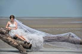 You can look at all the options on our blog post on gold coast pre wedding shoots! Pre Wedding Daphne Ryan Victortong Photography