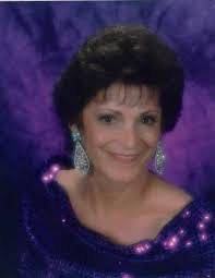 Sarah Hindman's Instagram, Twitter & Facebook