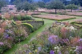 A Visiter Le Jardin Plume A Auzouville Sur Ry Seine Maritim Avec Images Beaux Jardins Amenagement De Jardin Terrasses Jardins