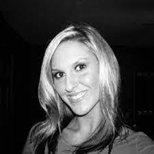 Courtney Batson's Instagram, Twitter & Facebook