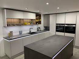 This duropal laminate worktop has a gorgeous harvard pattern with a oak block finish. Satin Grey Kdcuk