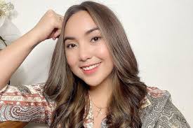 Dikenal mudah akrab dengan anak kecil, amanda sudah cocok jadi mama muda belum, nih? Kakak Amanda Manopo Sakit Hati Dapat Perlakuan Body Shaming Kejadiannya Saat Temani Adiknya Syuting