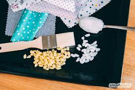 Deutsches bienenwachs regional ist von geschmeidiger konsistenz, hellgelber bis honiggelb leuchtender wachsfarbe und sehr dies würde den wasserdampf beim herstellen der wachstücher erklären. Wachstucher Selber Machen Mit Bienenwachs Oder Vegan