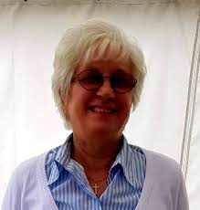 Scontro frontale tra auto, anziana muore sul colpo