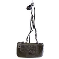En cuir, en synthétique, matelassé ou non, en bandoulière, sans bandoulière, en rouge, en noir, en blanc, en crème… Sac Bandouliere Guess Frankee Mini Bronze Achat Vente Pochette 0885935813730 Soldes Cdiscount
