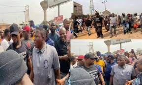 Igboho had gone to ogun state and some other places where herdsmen's menace reigns to warn the killers to stay away from yoruba land. Sunday Igboho Storms Ogun Vows To Flush Out Criminal Fulani Herdsmen Kanyi Daily News