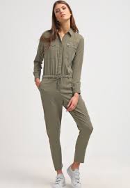 Combinaisons effacer tous les filtres. Epingle Sur Tendance Mode La Combi Pantalon