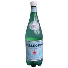 That's important because many people turn to san pellegrino and similar sparkling waters as a healthy alternative to drinking soda. San Pellegrino Wasser Pet Plastikflasche 1 L Sourire Des Sav