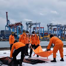 737 max jet, operated by indonesia's lion air, crashed in the java sea with 189 people on board, making it the model's first accident boeing's 737 planes have had 208 hull losses since 1970, according to the aviation safety network database maintained by the flight safety foundation. Sriwijaya Air Plane Crashes Into Sea After Takeoff Carrying 62 The New York Times