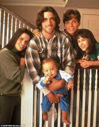 This gallery features 30 pictures of a young jennifer love hewitt, including photos of her during her childhood in the late 1980s, as well as her teenager years in the 1990s when she rose to stardom for her role in party of five. Party Of Five Reboot Includes Jennifer Love And Scott Wolf Daily Mail Online