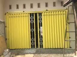 Pilihlah warna cat khusus untuk besi dan yang memiliki kualitas yang baik dan yang berfungsi sebagai anti karat. Pintu Toko Harmonika 0821 1212 9781 Central Rolling Door