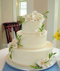 Buttercream Wedding Cake With Calla Lily And Berries Pinehills Country Club Www Artisanbakeshop Com Lily Cake Calla Lily Wedding Cake Calla Lily Cake