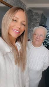 Sally Jones (@thesallyjones) • Instagram photos and videos