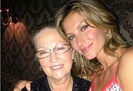 Gisele bündchen'in burcu yengeç olup, şu anda 40 yaşındadır. Gisele Bundchen Se Compara A Mae Em Foto Antiga Nos Acham Parecidas Famosos Extra Online