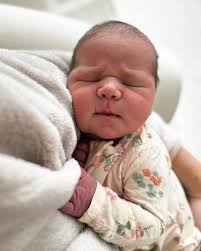 Gang's all here! One whole week with our Annie Clay and we couldn't be more  smitten 🎀💕