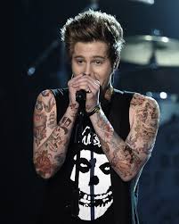 Mikey from 5sos reveals who will be his groomsmen with fitzy and wippa. Luke Hemmings Punk 1 By Bloody Aliice On Deviantart