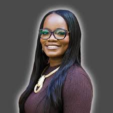 Nina Ross's Instagram, Twitter & Facebook