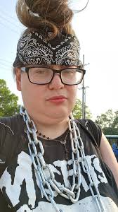 What bands does the person in the photo from 1991 in Chicago look like they  listen to?