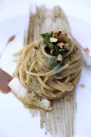 Spaghetti Alla Colatura Di Alici Calamaro E Pesto Del Suo Quinto Quarto Con Pistacchi E Limone By Chef Gennaro Esposito Ricette Ricette Gourmet Ricette Crude