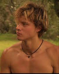 It honestly breaks my heart to know that jj, kie, and pope think they're dead, and i truly. Jj From Outer Banks Netflix Outer Banks Surfer Boys Pankow
