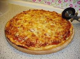 Für die pizzasoße rührt man die passierten tomaten griechische hackfleischpizza. Pizza Bolognese Von Juliajuliajulia Chefkoch Bolognese Pizza Lebensmittel Essen