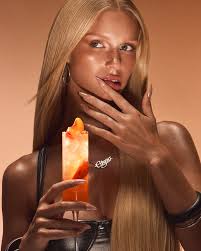 LOVED everything about this @gisou shoot ❤️ thanks to the amazing team  behind it 🫶🏽 Photography by: @annabelleclarenburg Producer  @mollymessersmith PA: @nura.babol Art Director: @selaclark Set designer:  @dannyhyland Stylist: Alihan Leo Adzhem