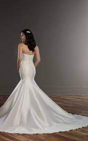 853 Structured Trumpet Wedding Dress By Martina Liana Wedding Event Dresses Wedding Dresses Glam Wedding Dress