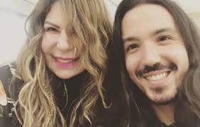 Explore tweets of elba ramalho @elbaramalho on twitter. Elba Ramalho Celebra A Chegada Da Neta Com Bela Foto Ofuxico