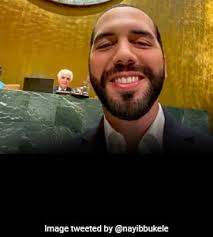 He has served since 1 june 2019 after winning the 2019 election. El Salvador President Nayib Bukele Pulled Out His Iphone 11 For Selfie Before Debut Un Speech
