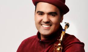 Edgar Abraham lleva la tradición y rumba de las fiestas con su nuevo disco  “Antología navideña”