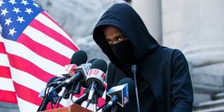 Movie Review Netflix S Death Note Is A Remake Gone Wrong Student Edge News Directed by adam wingard and starring willem dafoe, nat wolff, margaret qualley, and keith stanfield, the netflix death note movie aims to put a live action spin to the classic anime series. death note is a remake gone wrong