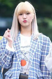 이날 오마이걸 쇼케이스의 mc로 나선 박소현은 쇼케이스를 시작하기 전에 알려드릴 말씀이 있다. í¬í†  ì˜¤ë§ˆì´ê±¸ ë¯¸ë¯¸ ê·€ì—½ê²Œ ìž…ìˆ  ì‚ì­‰ í•œê²½ë‹·ì»´