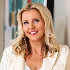 Amy Wisdom's Instagram, Twitter & Facebook