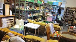 Retrouvez sur cette page les points de collecte à votre disposition dans le vaucluse. Le Secours Populaire Toujours En Quete D Espaces