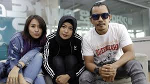 Maybe you would like to learn more about one of these? Lirik Dan Chord Lagu Tendangan Dari Langit Dari Kotak