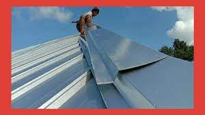 Hingga saat ini terdapat berbagai jenis atap seperti genteng tanah, asbes, genteng metal pasir, atap upvc serta atap seng spandek. 30 Harga Borongan Pasang Atap Spandek 2021 Semua Jenis Ukuran