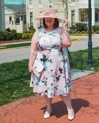 A Plus Size Kentucky Oaks Or Derby Outfit Idea From Louisville Blogger Authentically Emmie Plus Size Fashion Plus Size Fashion For Women Lovely Dresses
