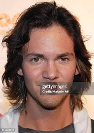 17 Photos & High Res Pictures